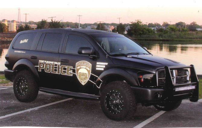 "Pigs! Oink! Oink" Says Woman As She Blew on Cops "Pigs! Oink! Oink" Says Woman As She Blew on Cops