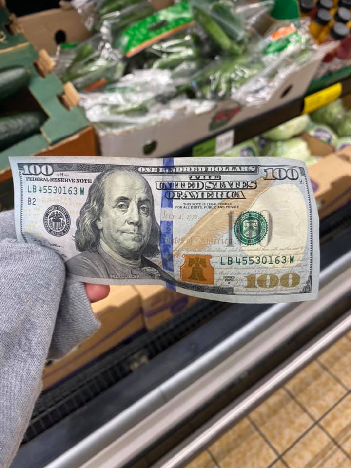 Elderly Marine Corps Veteran Gives Aldi Shoppers $100 Bills