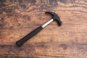 Hammer wielding vandal to police: i hope you get corona!