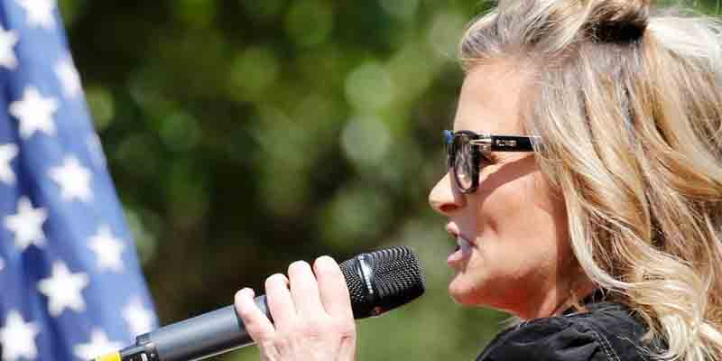 Texas Lt. Governor Dan Patrick Offers to Serve Time so Jailed Salon Owner Can Work & Feed Her Kids