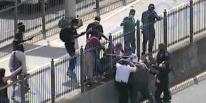 Video: new york police officers violently attacked on brooklyn bridge