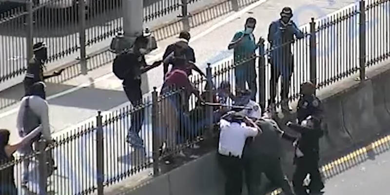 Video: New York Police Officers Violently Attacked on Brooklyn Bridge