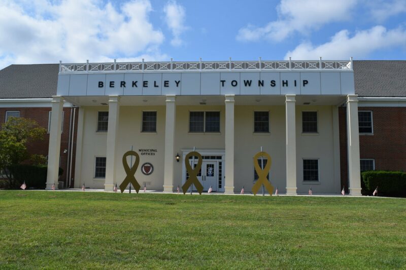 Amato, Berkeley Township "Wrap the Town Gold" for Childhood Cancer Awareness