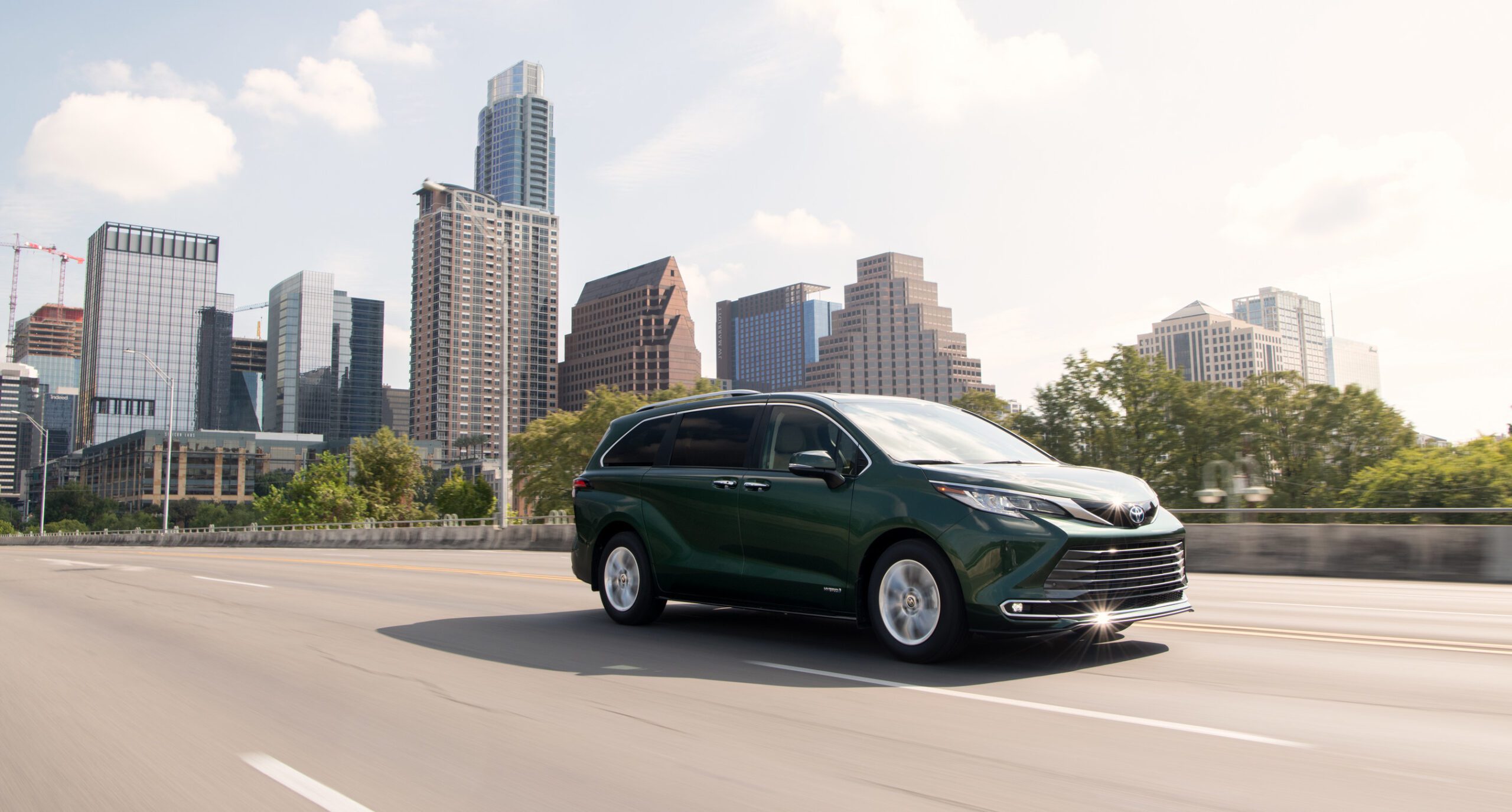 Take a First Look at the 2021 Toyota Sienna, Expected for November Delivery