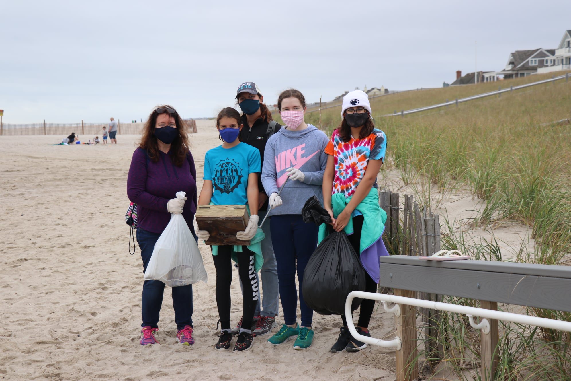 Mayor Ducey Thanks Volunteers for Cleaning Brick Beaches