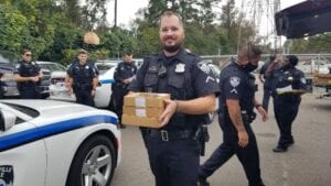Summerville police department delivers 40 thanksgiving dinners throughout community