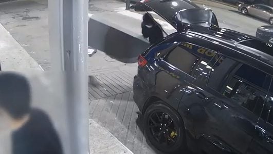 Watch as Crooks Steal ATM Machine from Convenience Store in Philadelphia