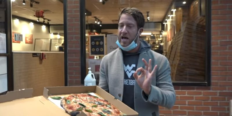 Dave Portnoy, One Bite Review Pizzata Pizzera in Philadelphia