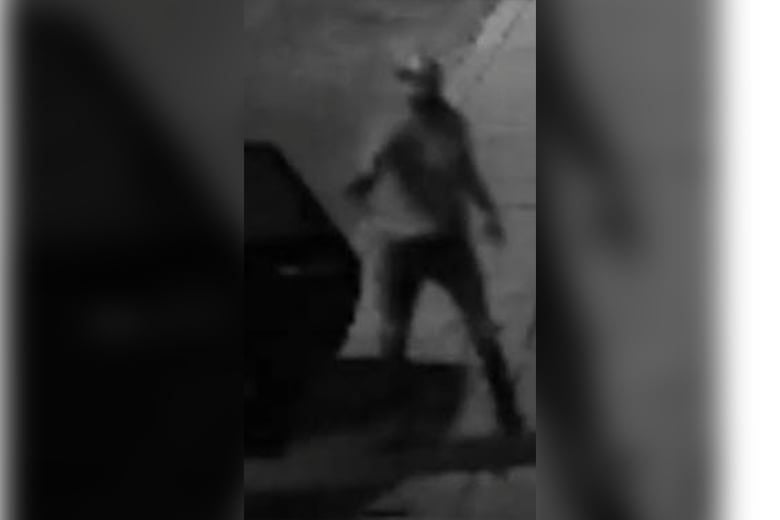 Philly police continue search for 4th Street murder suspect