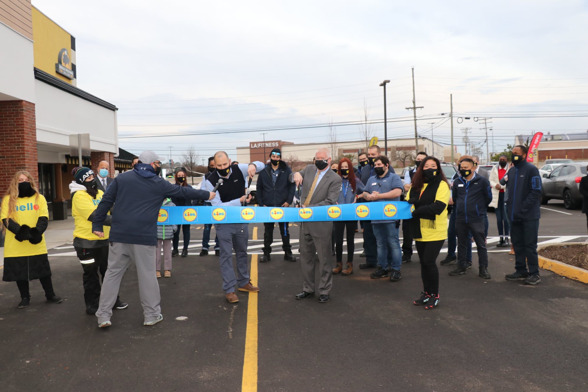 Mayor Ducey Welcomes Lidl to Brick at Grand Opening Ceremony