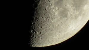 Amateur astronomer takes incredible close up of the moon