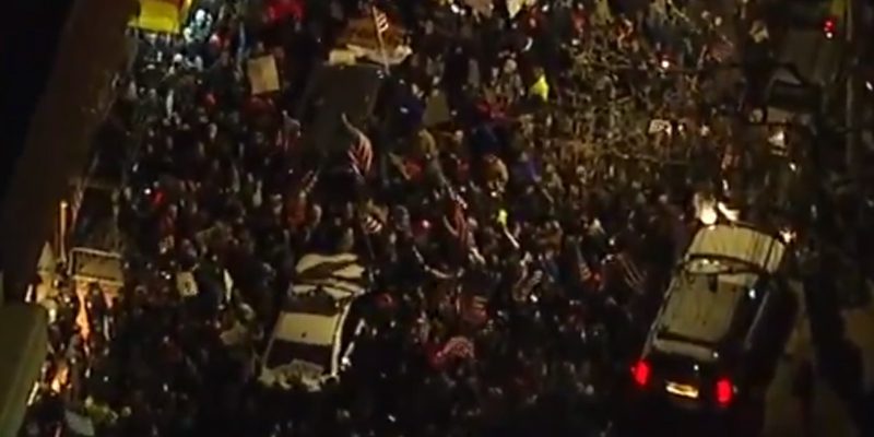 Watch: Thousands chant "Cuomo Sucks" at Staten Island Protest Against Lockdowns