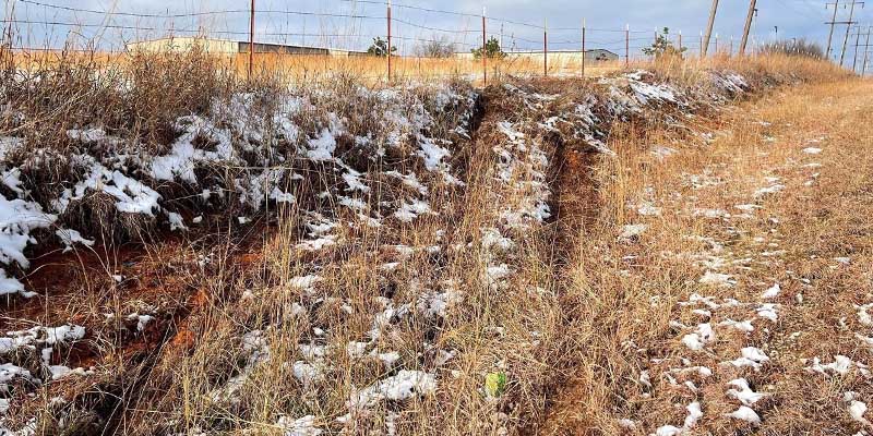 Oklahoma deputies fix fence after car drives through it