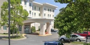 Man selling truck robbed at gunpoint at laurel hotel outside laurel park horse track