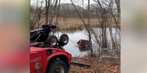 Watch: stolen car dumped in medford lake