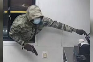 Watch: armed gunman robbed philadelphia checkers drive through window