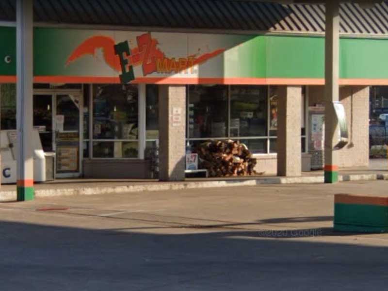 Arlington convenience store clerk shot and killed in suspected armed robbery