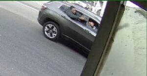 Bakersfield police searching for suspects pointing gun at motorists