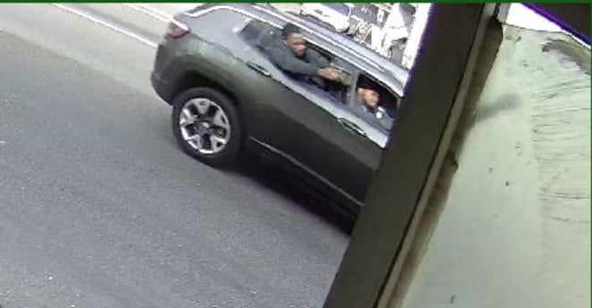 Bakersfield Police Searching for Suspects Pointing Gun at Motorists