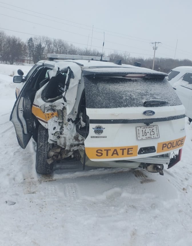 State trooper struck while assisting motorist during snowstorm