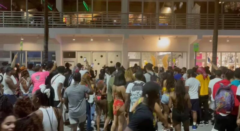 Miami Beach cops clash with large crowd of spring breakers, shoot pepperballs