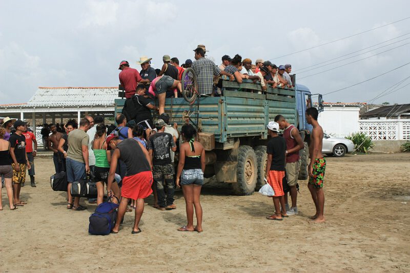 Laredoan admits to transporting over 100 illegal aliens