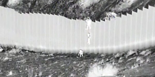 Mexican human traffickers drop toddler from top of border wall, abandon her in desert