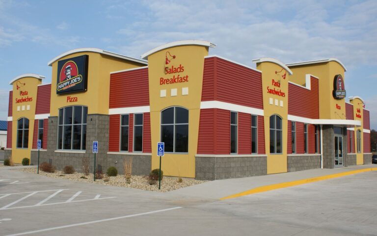Happy Joe's Pizza and Ice Cream plans aggressive Midwest expansion