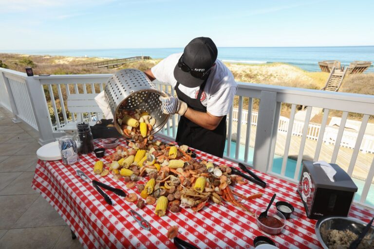 Outer Banks Boil Co. bringing seafood boils to Virginia Beach