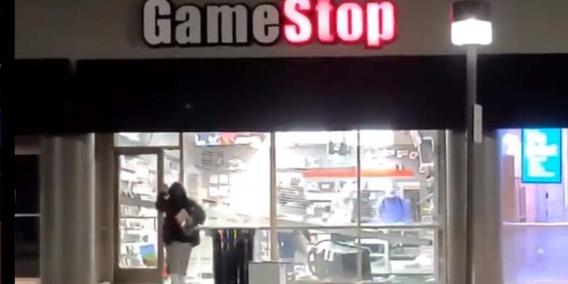Brooklyn Center Game Stop Looted after Police Shoot and Kill Duante Wright