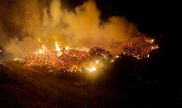 Volcano-like fire lights up the sky at Monmouth County Recycling Plant Volcano-like fire lights up the sky at Monmouth County Recycling Plant