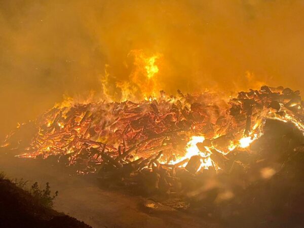 Volcano-like fire lights up the sky at Monmouth County Recycling Plant Volcano-like fire lights up the sky at Monmouth County Recycling Plant