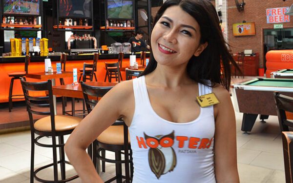 Take mom to Hooters for Mother's Day, here's why