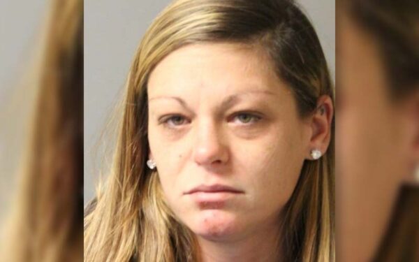 Delaware police searching for mom who left 2-year-old in hotel parking lot