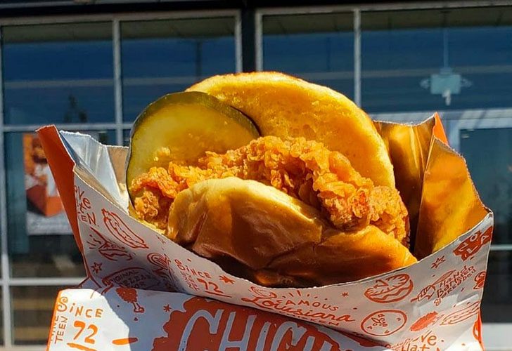 Man shot inside Popeyes restaurant in Philadelphia
