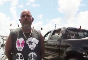 Bystanders jump in to help police officer being attacked in daytona