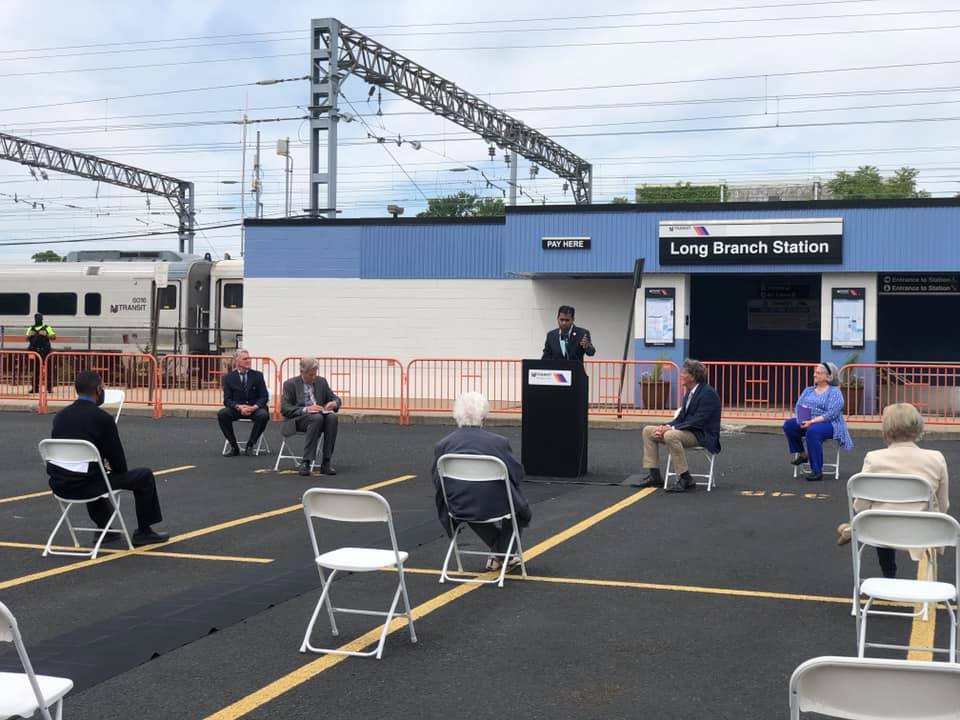 This ridiculous Vin Gopal photo op shows Murphy pandemic virtue signaling on full display