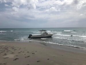 Boat with 30 illegal hatian immigrants washes ashore near jupiter