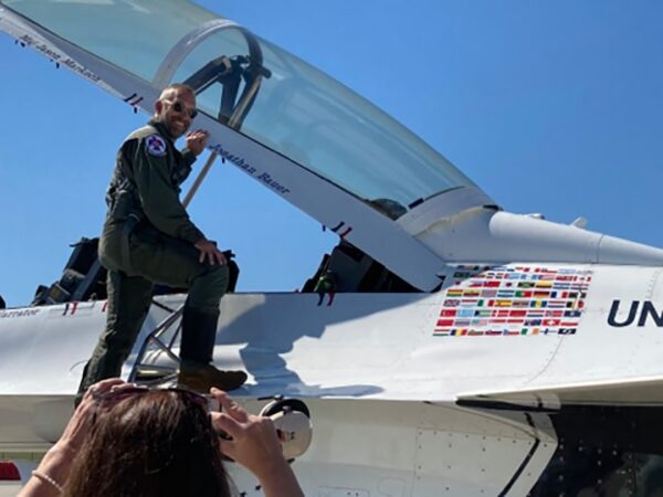 Ocean city hero gets ride with u. S. Air force thunderbirds