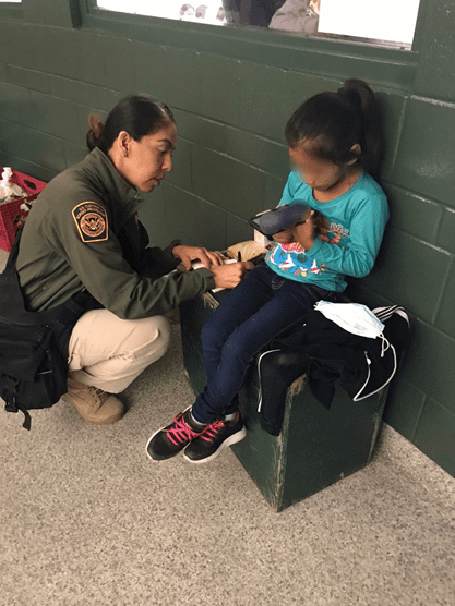 5-year-old girl found alone, crying at U.S. border wall after being abandoned