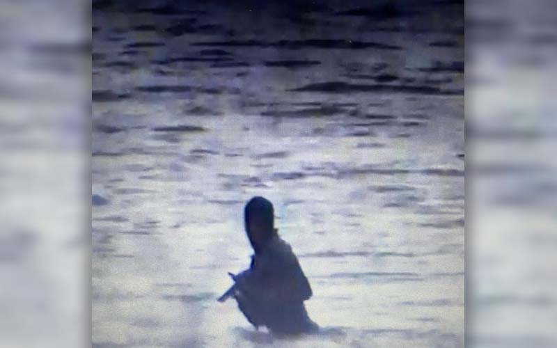 Texas Border Patrol agent confronts armed smugglers