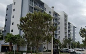 Unstable man captured after shooting at cops from apartment building balcony