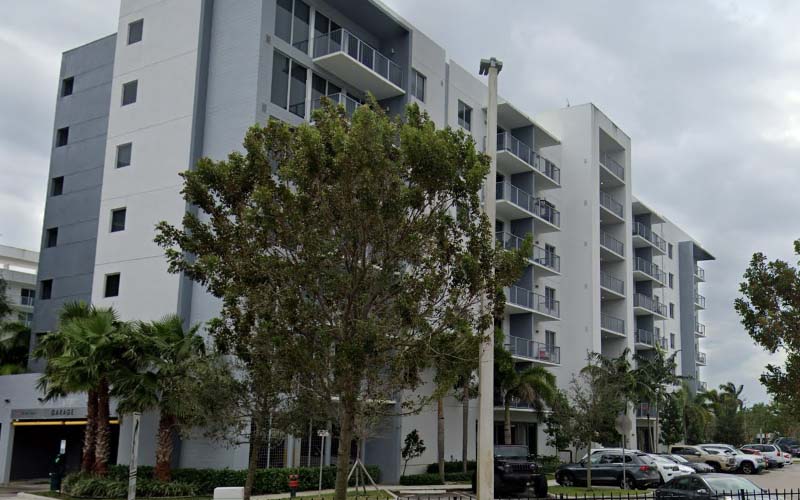 Unstable man captured after shooting at cops from apartment building balcony