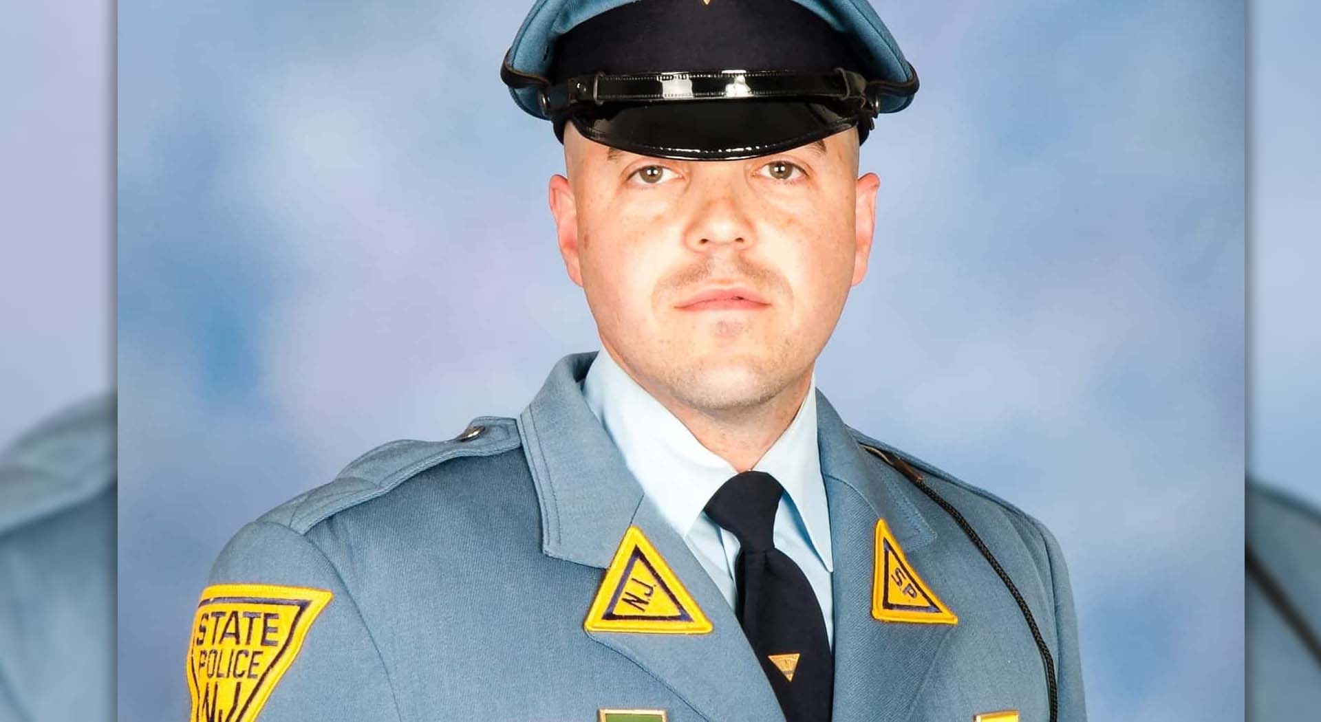 Off duty trooper stops man wielding knife at Dunkin Donuts
