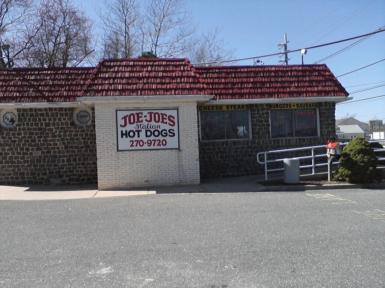 Joe-Joe's Italian Hot Dogs Has Shut Down for Good