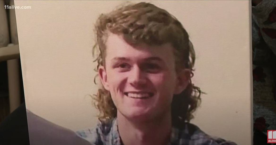 Teen dead after fight at Georgia Applebee's