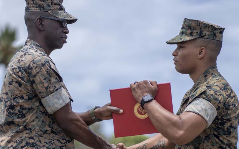 Marine who stomped assailant holding woman at knifepoint awarded medal