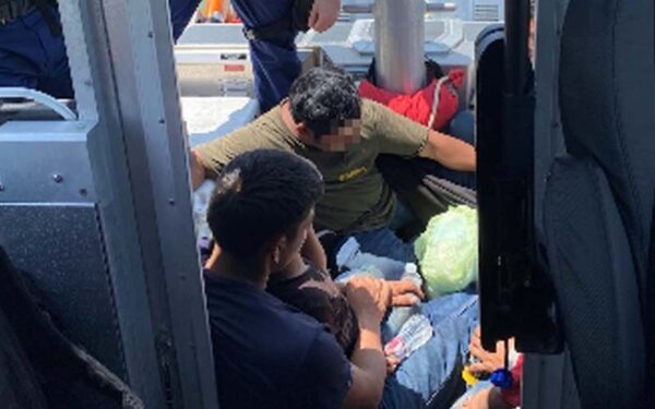 Cartel human smuggler assaults female migrant - photo licensed by shore news network.