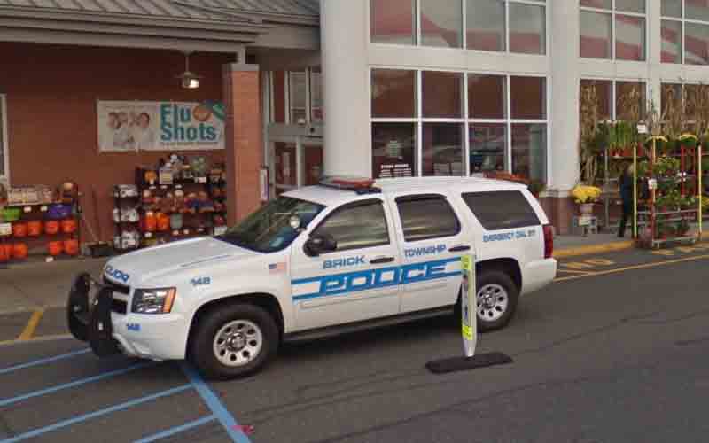 Man stabbed in Brick ShopRite parking lot, suspect on the run