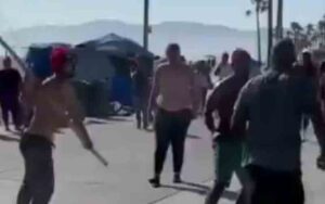 Bizarre fight breaks out on venice beach boardwalk